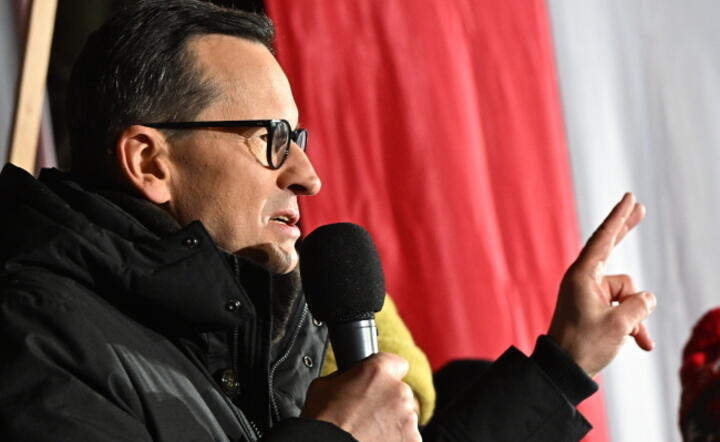 Były premier Mateusz Morawiecki 11 stycznia na manifestacji "Protest Wolnych Polaków" / autor: PAP/Radek Pietruszka