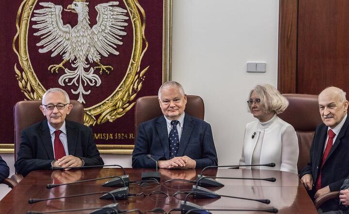  Pierwsze posiedzenie Rady Polityki Pienieznej NBP IV kadencji, Warszawa 5.07.2016, w środku prezes NBP prof. Adam Glapiński  / autor:  fot. Julita Szewczyk 