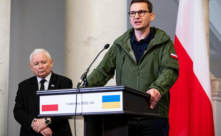 Premier Mateusz Morawiecki (P) i prezes PiS, wicepremier Jarosław Kaczyński (L) / autor: PAP/Viacheslav Ratynskyi