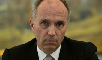 Były przewodniczący KNF pracuje w banku, który niedawno nadzorował