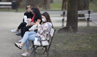 Co z maseczkami? "Wybrano bezpieczny wariant"