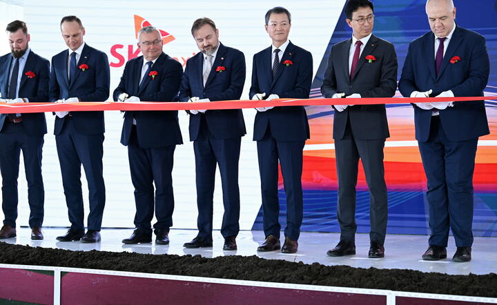 uroczysta inauguracja budowy fabryki firmy SK Nexilis / autor: PAP/Darek Delmanowicz