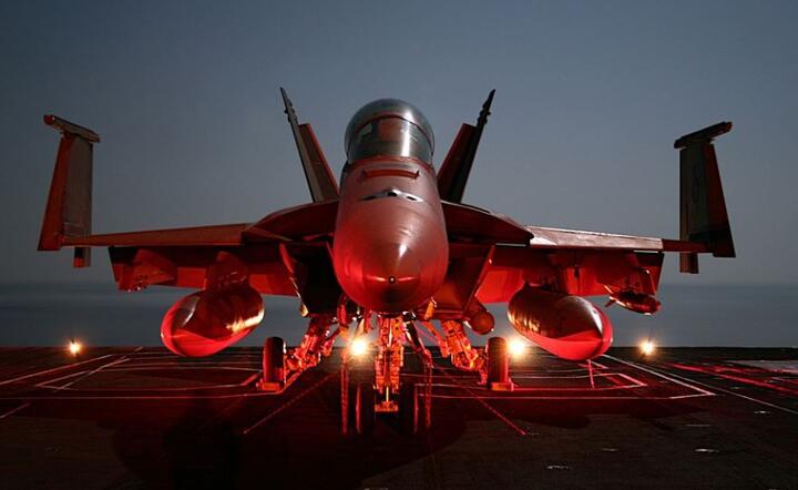 Hiszpania: F-18 rozbił się w bazie lotnicznej