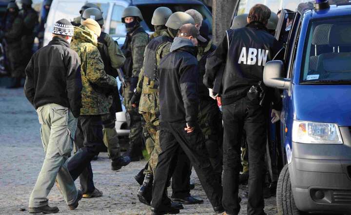 Funkcjonariusze ABW dokonali przeszukań w kilkudziesięciu miejscach  / autor: Fot. Fratria