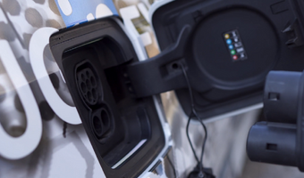 Latarnia uliczna ładowarką aut elektrycznych