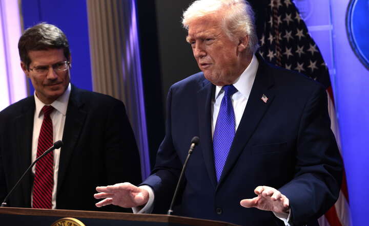 Prezydent USA Donald Trump na konferencji w Białym Domu po ogłoszeniu orzeczenia Sądu Najwyższego w sprawie ceł / autor: PAP/ EPA/SHAWN THEW 