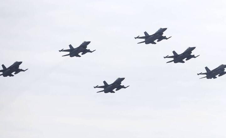 F-16 / autor: PAP/EPA/Elvis Gonzales 