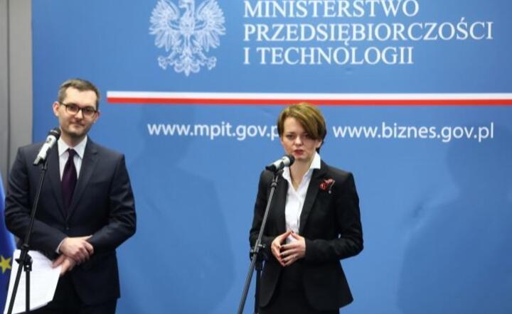 Jadwiga Emilewicz (z prawej) i Marek Niedużak / autor: PAP/Rafał Guz