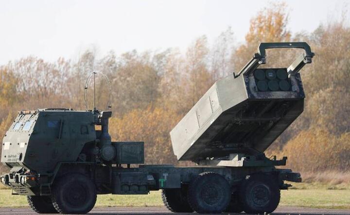 HIMARS - zdjęcie ilustracyjne / autor: PAP/EPA/TOMS KALNINS