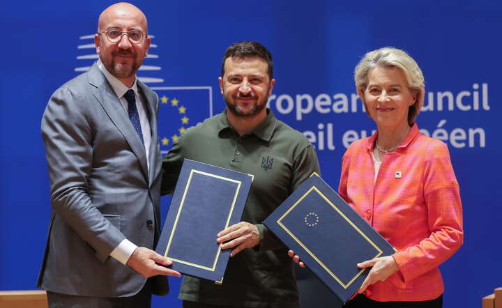 Charles Michel, Wołodymyr Zełenski i Ursula von der Leyen / autor: OLIVIER HOSLET/EPA/PAP