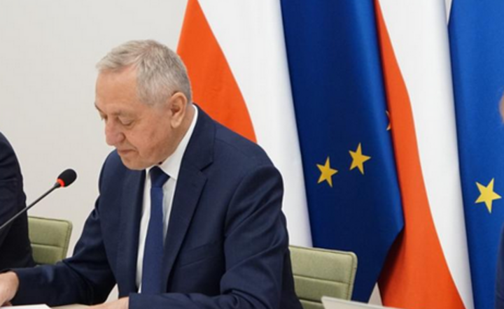 Minister rolnictwa podczas wideokonferencji z ministrem polityki rolnej i żywności Ukrainy. 23.08  / autor: Strona internetowa MRiRW.