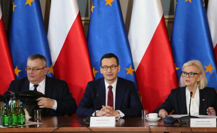 Mateusz Morawiecki, Andrzej Adamczyk, Bożena Borys-Szopa / autor: PAP/Andrzej Grygiel