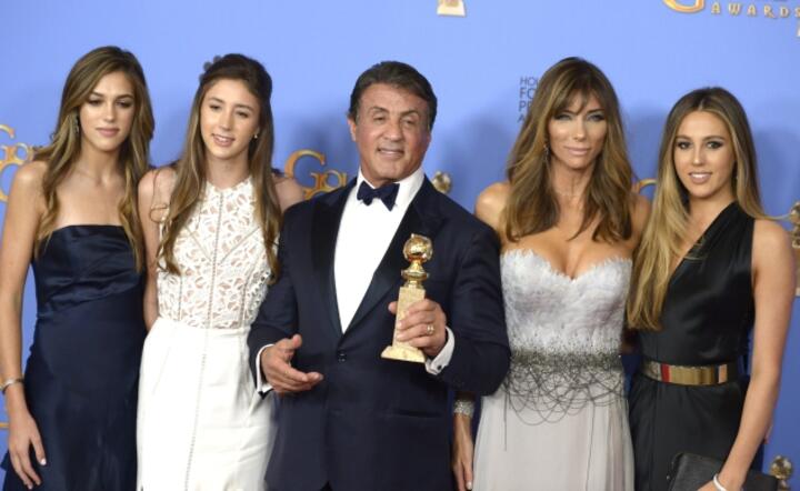 Sylvester Stallone na ceremonii 73. edycji Złotych Globów, fot. PAP/ EPA/PAUL BUCK, fot. https://en.wikipedia.org/w/index.php?curid=24145355