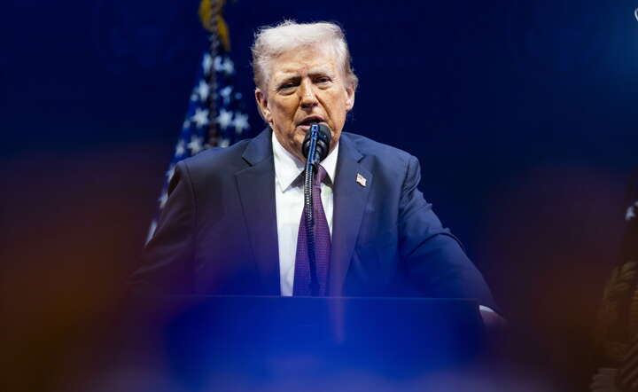 Prezydent USA Donald Trump planuje jeszcze dziś przeprowadzić rozmowę z prezydentem RP Karolem Nawrockim / autor: PAP/ EPA/JIM LO SCALZO 