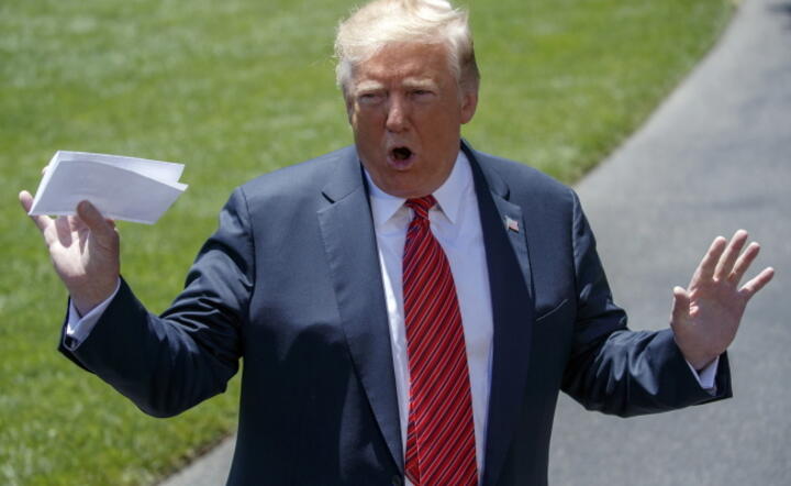 Donald Trump: nasze skorumpowane media robią i piszą cokolwiek, bez zastanowienia się nad konsekwencjami / autor: PAP/EPA/SHAWN THEW