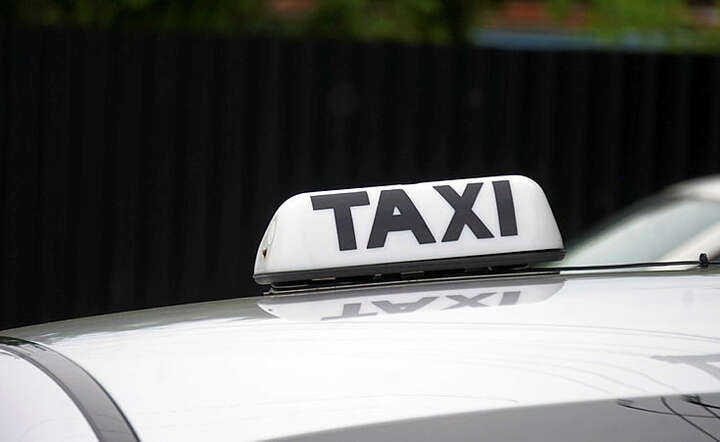 Taxi / autor: Fratria