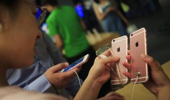 Spadki na Wall Street, bo notowania Apple idą w dół po kłopotach w Chinach
