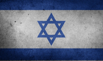 Izrael: rekordy zakażeń, kolejne szczepienia i niewielu chętnych