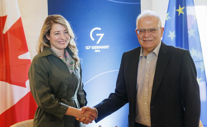 Melanie Joly, szefowa kanadyjskiego MSZ i przestawiciel UE ds. zagranicznych Josep Borrell / autor: fotoserwis PAP