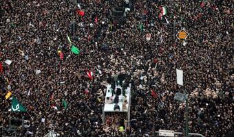 Iran: Tłumy podczas uroczystości pogrzebowych Sulejmaniego