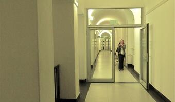 Wirus: Skarbówka apeluje o korzystanie z sieci