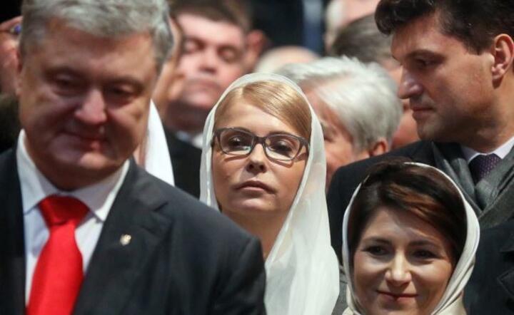 Petro Poroszenko, a za nim Julia Tymoszenko / autor: PAP/EPA/SERGEY DOLZHENKO