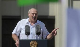 Łukaszenka straszy stanem wojennym