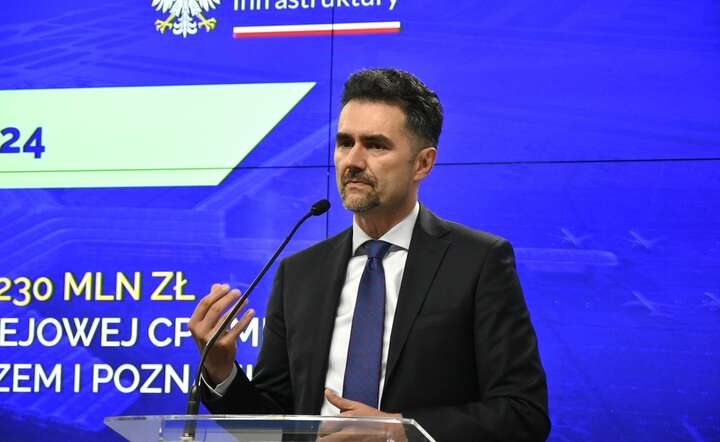 Wiceminister infrastruktury Piotr Malepszak od piątku jest odpowiedzialny w resorcie również za transport lotniczy / autor: Fratria / LS