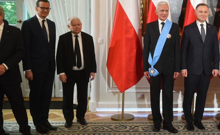 premier Mateusz Morawiecki, prezes PiS Jarosław Kaczyński, odznaczony Orderem Orła Białego Piotr Naimski orraz Prezydent RP Andrzej Duda / autor: fotoserwis PAP