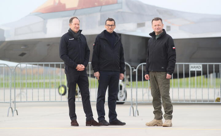 Mateusz Morawiecki, Mariusz Błaszczak, Mark Brzezinski / autor: PAP/Roman Zawistowski