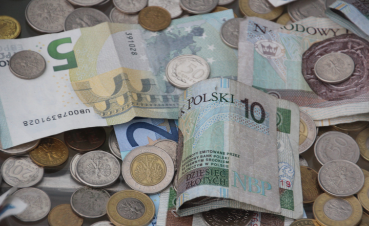 Ujemne oporcentowanie w bankach - wiele kontrowersji.  / autor: fratria