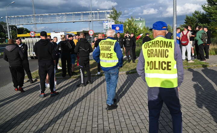 Zgromadzenie w „Obronie Polskich Granic” na granicy polsko-niemieckiej w Lubieszynie, 27 czerwca / autor: PAP/Marcin Bielecki
