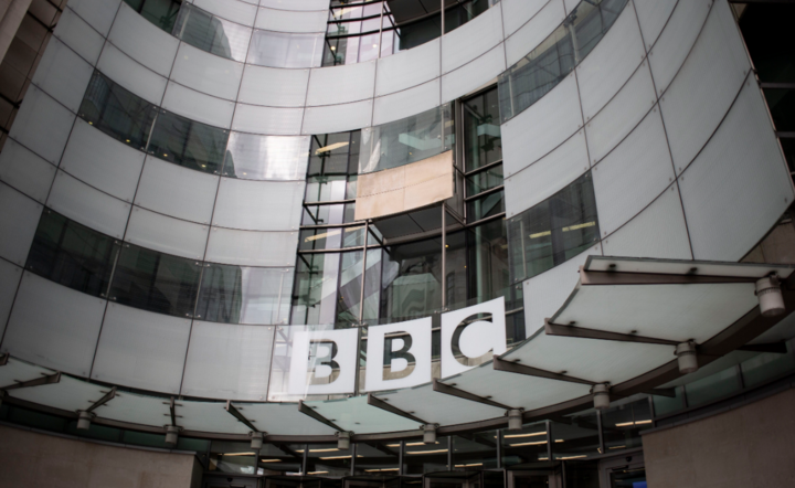 Siedziba BBC / autor: PAP/EPA/TOLGA AKMEN