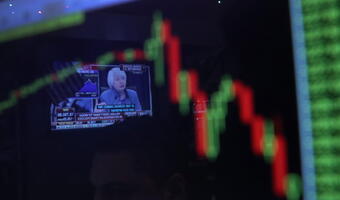 Fed podniósł główną stopę procentową; wzmocnił się dolar, spadły akcje