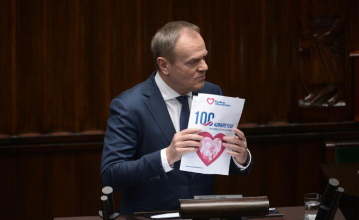 Premier Donald Tusk przemawia na sali obrad Sejmu w Warszawie, przedstawia program działania oraz skład gabinetu / autor: PAP/ Paweł Supernak