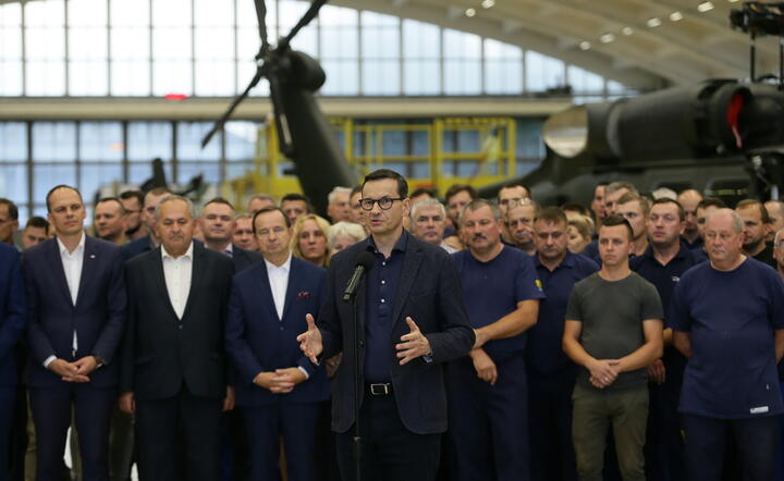 Premier Mateusz Morawiecki podczas wizyty w zakładach PZL Mielec / autor: PAP/Zbigniew Meissner