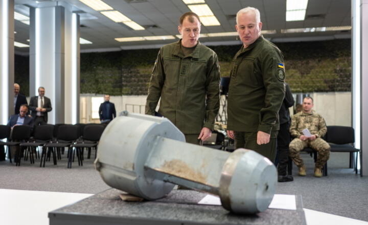 Fragment głowicy pocisku Kh-55SM, którego Rosja używa podczas ostrzału. / autor: PAP/Viacheslav Ratynskyi