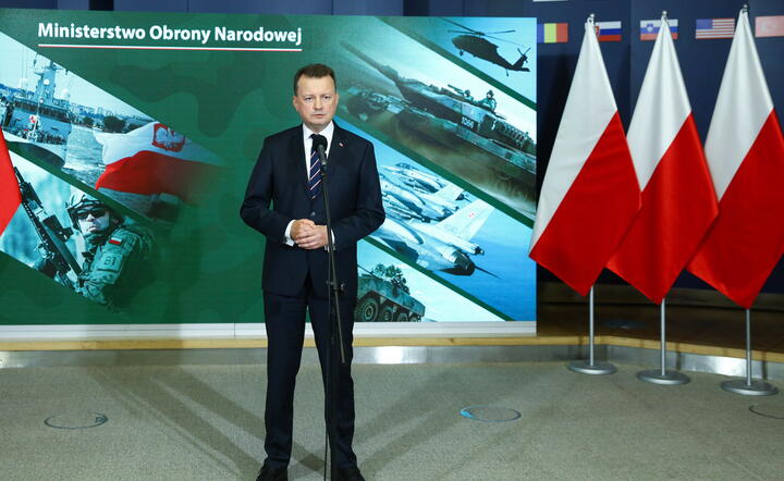 wicepremier, minister obrony narodowej Mariusz Błaszczak podczas spotkania z mediami po nominacji na urząd wiceprezesa Rady Ministrów, przewodniczącego Komitetu ds. Bezpieczeństwa Narodowego i Spraw Obronnych / autor: fotoserwis PAP