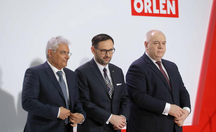 Od lewej: Mohammed Y. Al Qahtani, Daniel Obajtek, Jacek Sasin / autor: PAP