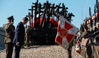 Premier: musimy i chcemy służyć interesom RP