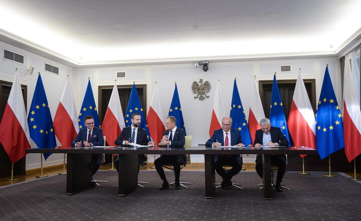 Podpisanie umowy koalicyjnej / autor: PAP