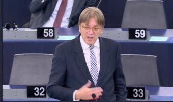 G.  Verhofstadt: kłamie o Polsce i kręci z podatkami