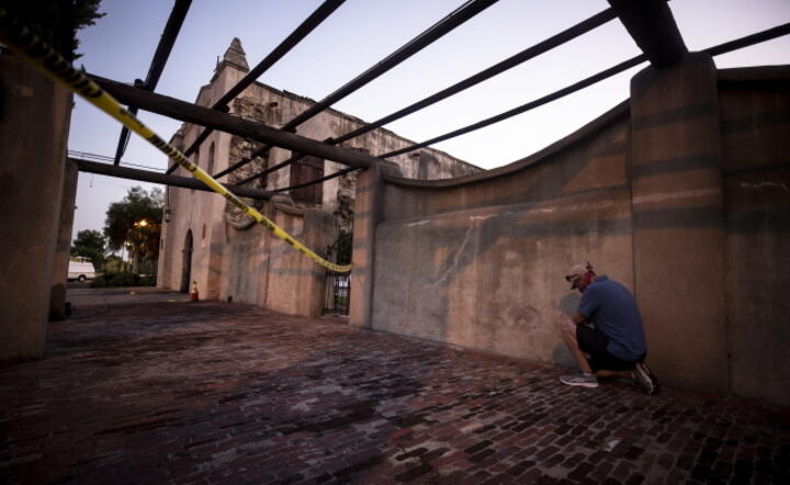 San Gabriel Mission destroyed by a fire / autor: EPA/PAP