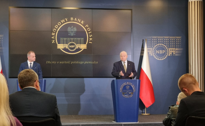 Adam Glapiński podczas konferencji  prasowej Narodowego Banku Polskiego / autor: Fratria