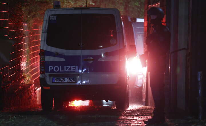 Niemiecka policja szukała sprawcy przede wszystkim w obozach dla "uchodźców" / autor: PAP/EPA/CHRISTOPHER NEUNDORF