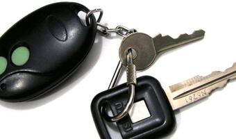 Oddanie kluczyków w myjni może pozbawić odszkodowania z autocasco