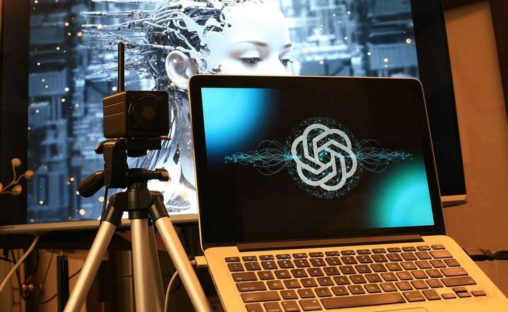 Narzędzia generatywnej sztucznej inteligencji, takie jak ChatGPT, wykazują stronniczość / autor: Pixabay
