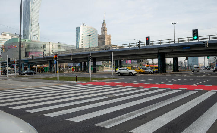 Warszawa. Przejście dla pieszych przy wiadukcie przy Dworcu Centralnym / autor: zdm.waw.pl