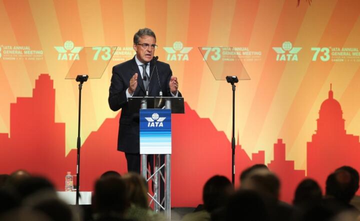 Dyrektor generalny Zrzeszenia Międzynarodowego Transportu Lotniczego (IATA) Alexandre de Juniac na forum w Cancun, fot. PAP/EPA/Alonso Cupul
