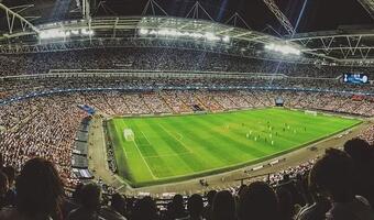 COVID-19: Rozbierają stadion piłkarski, żeby postawić szpital